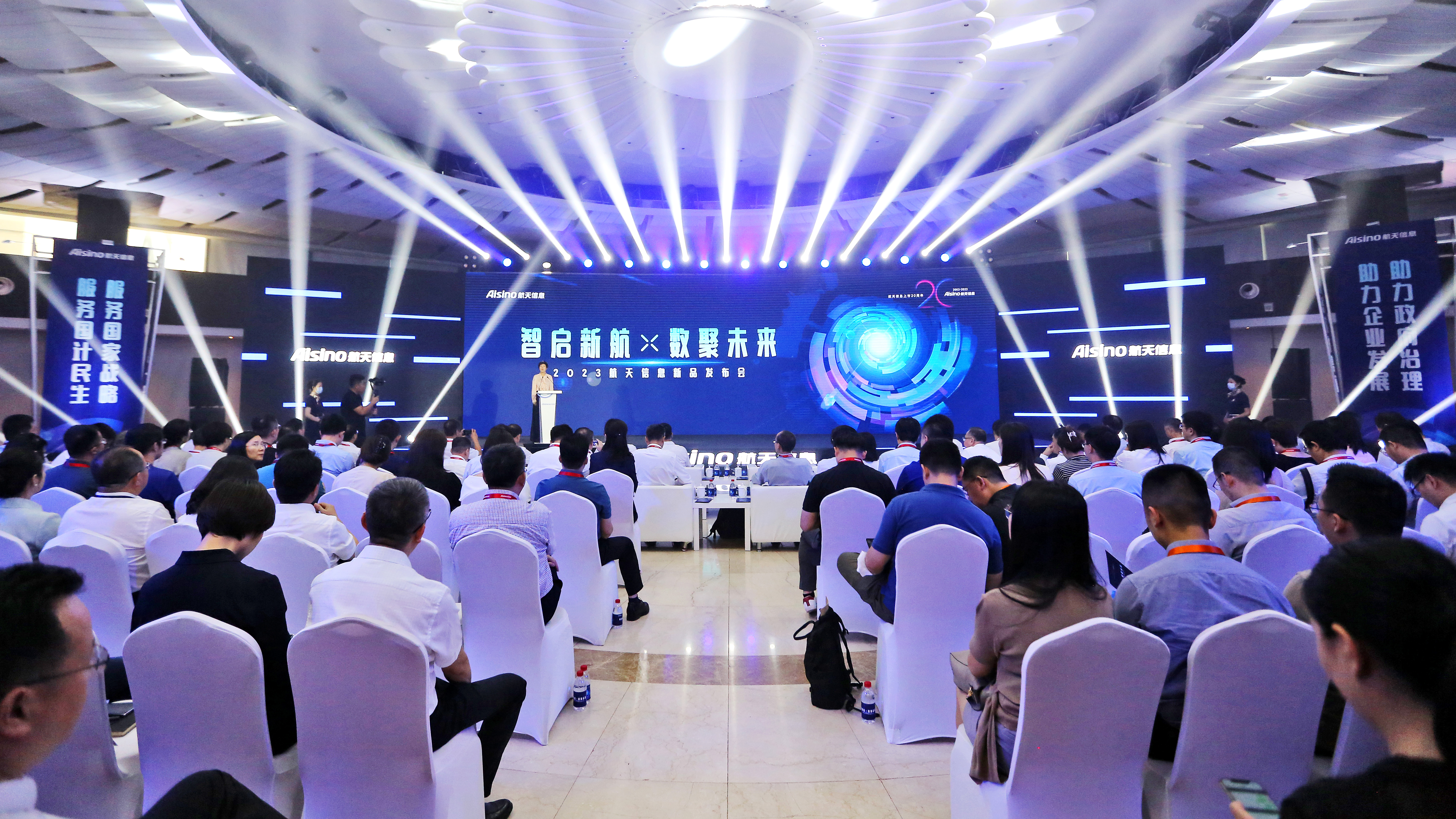 會(huì)議現場.jpg 會(huì)議現場.jpg